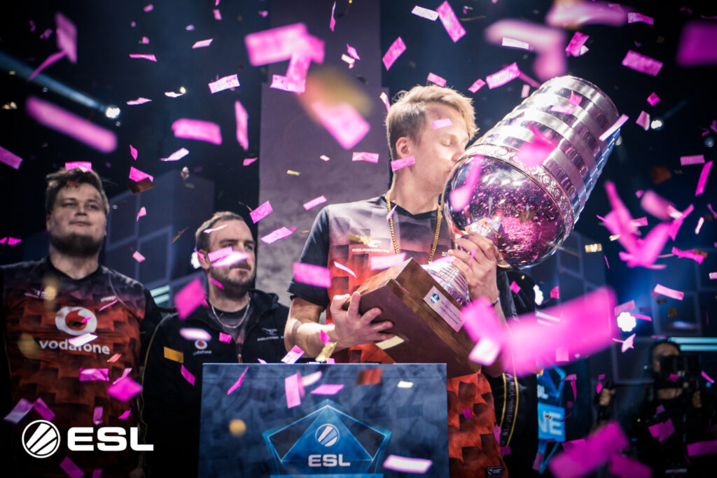 mousesports claw their way back to the ESL One New York crown ESL
